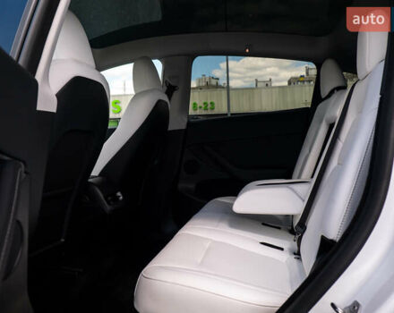 Белый Тесла Model Y, объемом двигателя 0 л и пробегом 27 тыс. км за 31000 $, фото 18 на Automoto.ua