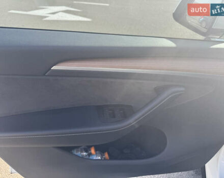 Белый Тесла Model Y, объемом двигателя 0 л и пробегом 76 тыс. км за 33000 $, фото 14 на Automoto.ua