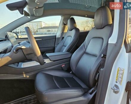Белый Тесла Model Y, объемом двигателя 0 л и пробегом 28 тыс. км за 28400 $, фото 10 на Automoto.ua