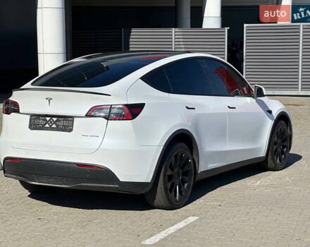 Білий Тесла Model Y, об'ємом двигуна 0 л та пробігом 53 тис. км за 25900 $, фото 7 на Automoto.ua