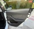 Белый Тесла Model Y, объемом двигателя 0 л и пробегом 35 тыс. км за 34500 $, фото 39 на Automoto.ua