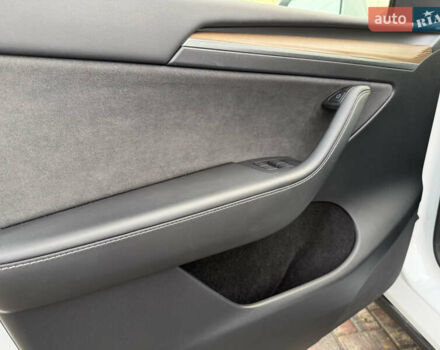 Белый Тесла Model Y, объемом двигателя 0 л и пробегом 39 тыс. км за 27200 $, фото 21 на Automoto.ua