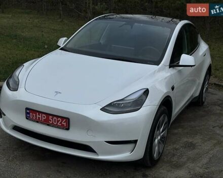 Белый Тесла Model Y, объемом двигателя 0 л и пробегом 42 тыс. км за 26999 $, фото 1 на Automoto.ua