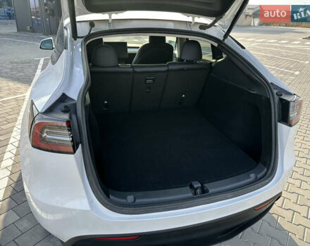 Белый Тесла Model Y, объемом двигателя 0 л и пробегом 18 тыс. км за 27300 $, фото 4 на Automoto.ua