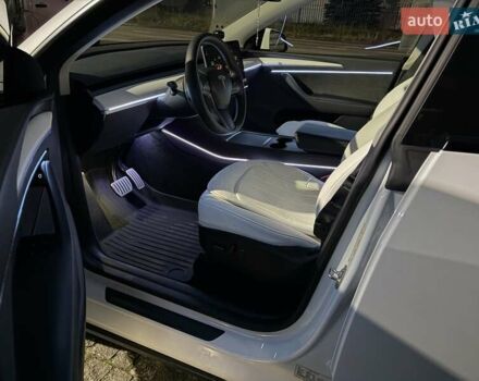 Белый Тесла Model Y, объемом двигателя 0 л и пробегом 47 тыс. км за 32500 $, фото 28 на Automoto.ua