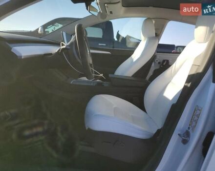 Белый Тесла Model Y, объемом двигателя 0 л и пробегом 25 тыс. км за 13000 $, фото 6 на Automoto.ua