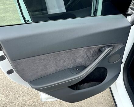 Белый Тесла Model Y, объемом двигателя 0 л и пробегом 40 тыс. км за 28499 $, фото 12 на Automoto.ua