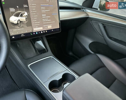 Білий Тесла Model Y, об'ємом двигуна 0 л та пробігом 45 тис. км за 27500 $, фото 41 на Automoto.ua
