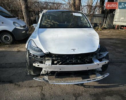 Белый Тесла Model Y, объемом двигателя 1.87 л и пробегом 64 тыс. км за 15500 $, фото 4 на Automoto.ua