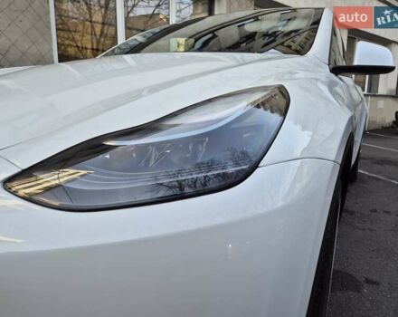 Білий Тесла Model Y, об'ємом двигуна 0 л та пробігом 67 тис. км за 25500 $, фото 8 на Automoto.ua
