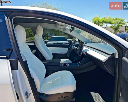 Белый Тесла Model Y, объемом двигателя 0 л и пробегом 27 тыс. км за 23500 $, фото 4 на Automoto.ua
