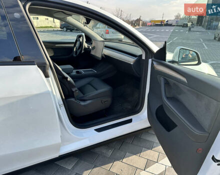 Белый Тесла Model Y, объемом двигателя 0 л и пробегом 15 тыс. км за 27700 $, фото 11 на Automoto.ua