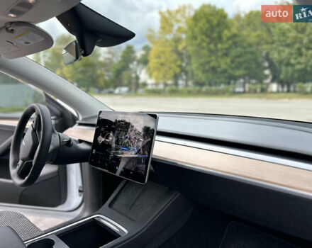 Белый Тесла Model Y, объемом двигателя 0 л и пробегом 18 тыс. км за 28950 $, фото 35 на Automoto.ua