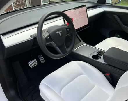 Белый Тесла Model Y, объемом двигателя 0 л и пробегом 43 тыс. км за 26000 $, фото 7 на Automoto.ua