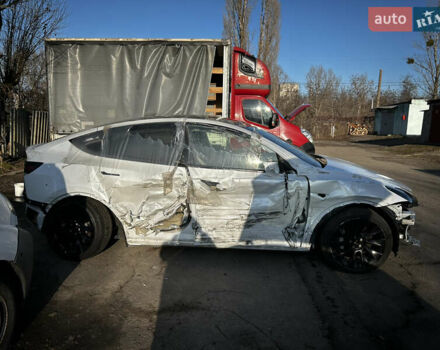 Белый Тесла Model Y, объемом двигателя 1.87 л и пробегом 64 тыс. км за 15500 $, фото 2 на Automoto.ua