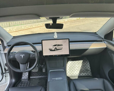 Белый Тесла Model Y, объемом двигателя 0 л и пробегом 24 тыс. км за 32500 $, фото 25 на Automoto.ua