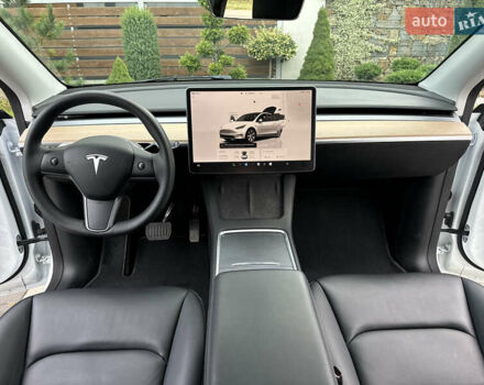 Белый Тесла Model Y, объемом двигателя 0 л и пробегом 29 тыс. км за 29900 $, фото 31 на Automoto.ua