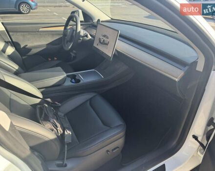 Белый Тесла Model Y, объемом двигателя 0 л и пробегом 76 тыс. км за 33000 $, фото 10 на Automoto.ua