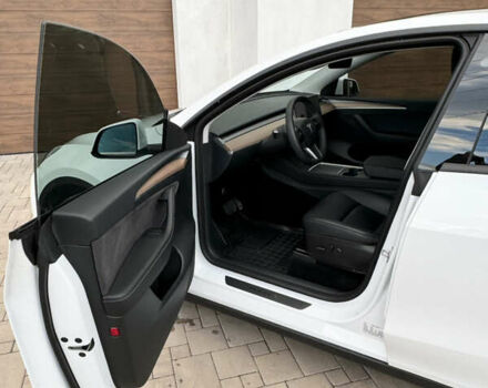 Білий Тесла Model Y, об'ємом двигуна 0 л та пробігом 6 тис. км за 38500 $, фото 30 на Automoto.ua