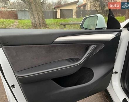 Белый Тесла Model Y, объемом двигателя 0 л и пробегом 39 тыс. км за 29500 $, фото 7 на Automoto.ua