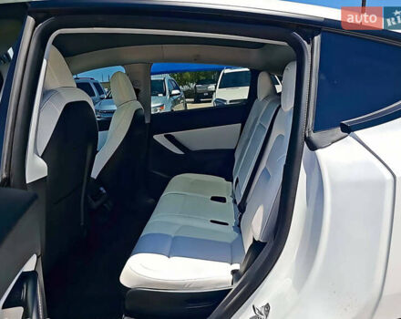 Белый Тесла Model Y, объемом двигателя 0 л и пробегом 27 тыс. км за 23500 $, фото 6 на Automoto.ua