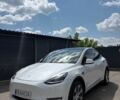 Белый Тесла Model Y, объемом двигателя 0 л и пробегом 61 тыс. км за 27250 $, фото 1 на Automoto.ua