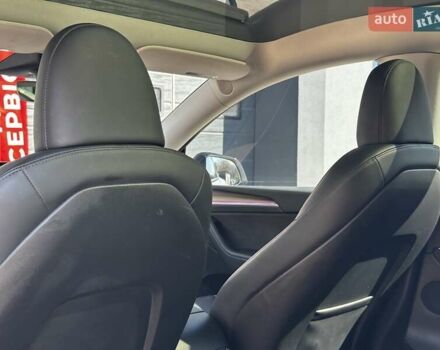Білий Тесла Model Y, об'ємом двигуна 0 л та пробігом 42 тис. км за 31500 $, фото 13 на Automoto.ua