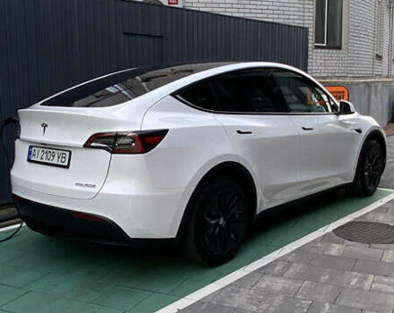 Белый Тесла Model Y, объемом двигателя 0 л и пробегом 42 тыс. км за 29999 $, фото 1 на Automoto.ua
