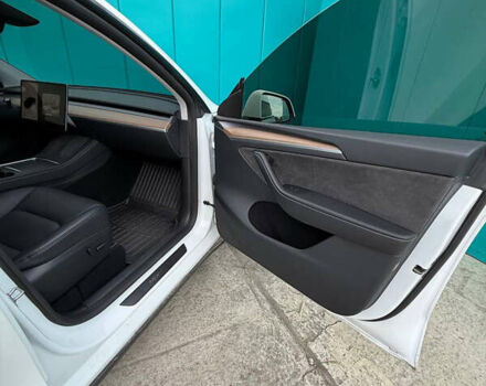 Білий Тесла Model Y, об'ємом двигуна 0 л та пробігом 47 тис. км за 32500 $, фото 14 на Automoto.ua