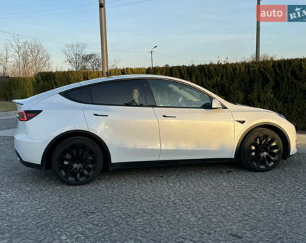 Белый Тесла Model Y, объемом двигателя 0 л и пробегом 3 тыс. км за 39000 $, фото 1 на Automoto.ua