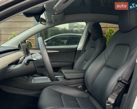 Білий Тесла Model Y, об'ємом двигуна 0 л та пробігом 47 тис. км за 26500 $, фото 31 на Automoto.ua