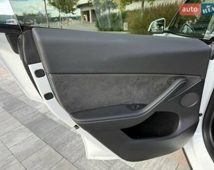 Белый Тесла Model Y, объемом двигателя 0 л и пробегом 35 тыс. км за 34500 $, фото 35 на Automoto.ua