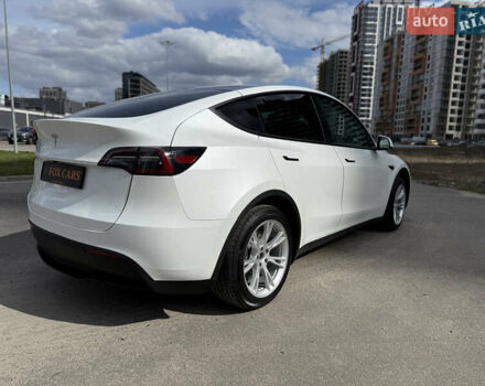 Белый Тесла Model Y, объемом двигателя 0 л и пробегом 17 тыс. км за 25999 $, фото 5 на Automoto.ua