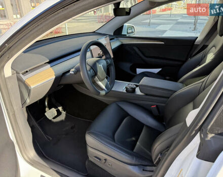 Белый Тесла Model Y, объемом двигателя 0 л и пробегом 35 тыс. км за 33777 $, фото 36 на Automoto.ua
