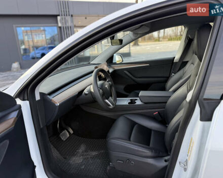 Белый Тесла Model Y, объемом двигателя 0 л и пробегом 45 тыс. км за 29990 $, фото 16 на Automoto.ua