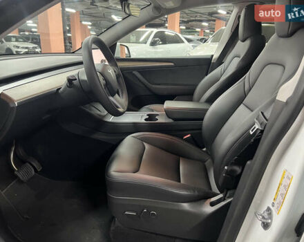 Белый Тесла Model Y, объемом двигателя 0 л и пробегом 71 тыс. км за 35900 $, фото 22 на Automoto.ua