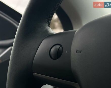 Белый Тесла Model Y, объемом двигателя 0 л и пробегом 42 тыс. км за 26999 $, фото 22 на Automoto.ua