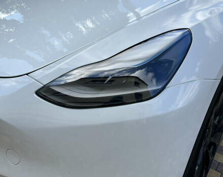 Белый Тесла Model Y, объемом двигателя 0 л и пробегом 43 тыс. км за 26000 $, фото 3 на Automoto.ua