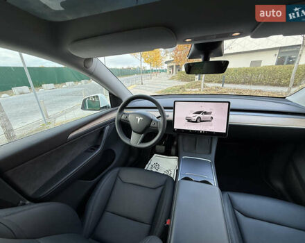Белый Тесла Model Y, объемом двигателя 0 л и пробегом 25 тыс. км за 32500 $, фото 21 на Automoto.ua