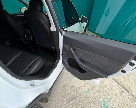 Білий Тесла Model Y, об'ємом двигуна 0 л та пробігом 47 тис. км за 32500 $, фото 8 на Automoto.ua