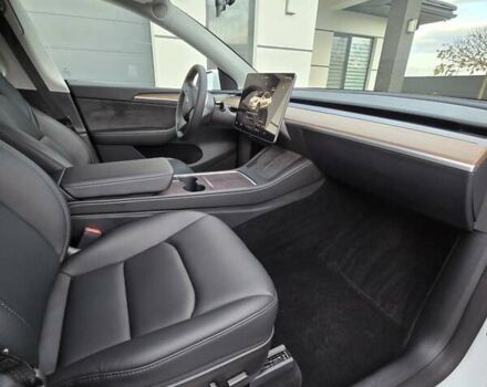 Белый Тесла Model Y, объемом двигателя 0 л и пробегом 42 тыс. км за 26800 $, фото 19 на Automoto.ua