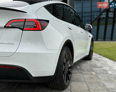 Белый Тесла Model Y, объемом двигателя 0 л и пробегом 45 тыс. км за 35500 $, фото 28 на Automoto.ua