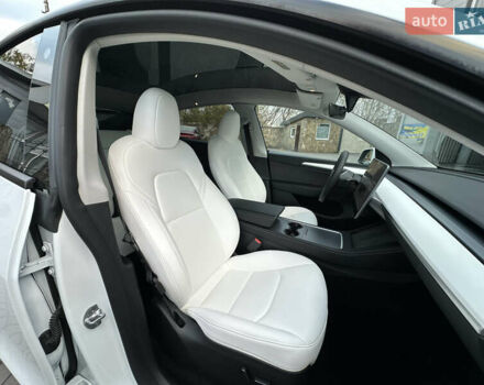 Белый Тесла Model Y, объемом двигателя 0 л и пробегом 35 тыс. км за 29500 $, фото 30 на Automoto.ua