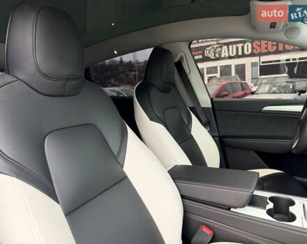 Белый Тесла Model Y, объемом двигателя 0 л и пробегом 53 тыс. км за 28800 $, фото 21 на Automoto.ua