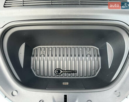 Белый Тесла Model Y, объемом двигателя 0 л и пробегом 35 тыс. км за 29500 $, фото 36 на Automoto.ua