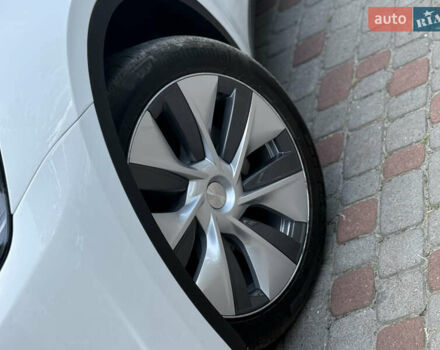 Белый Тесла Model Y, объемом двигателя 0 л и пробегом 72 тыс. км за 24750 $, фото 4 на Automoto.ua