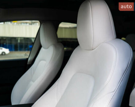 Белый Тесла Model Y, объемом двигателя 0 л и пробегом 27 тыс. км за 31000 $, фото 17 на Automoto.ua