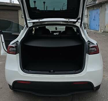 Белый Тесла Model Y, объемом двигателя 0 л и пробегом 9 тыс. км за 28400 $, фото 16 на Automoto.ua