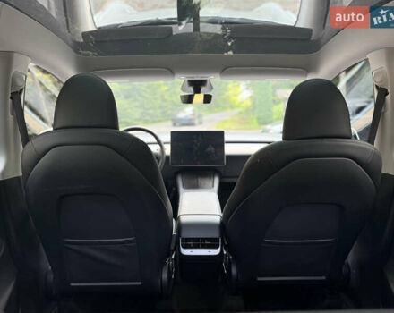 Белый Тесла Model Y, объемом двигателя 0 л и пробегом 72 тыс. км за 24750 $, фото 41 на Automoto.ua