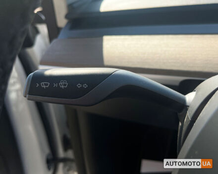Белый Тесла Model Y, объемом двигателя 75 л и пробегом 9 тыс. км за 37900 $, фото 13 на Automoto.ua